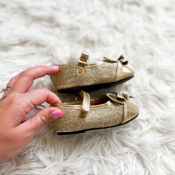 Disney Baby | Minnie Mouse Gold Dress Shoes - Picture 6 of 8